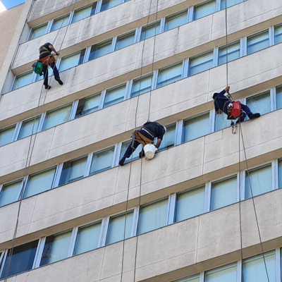 Limpieza de vidrios en altura
